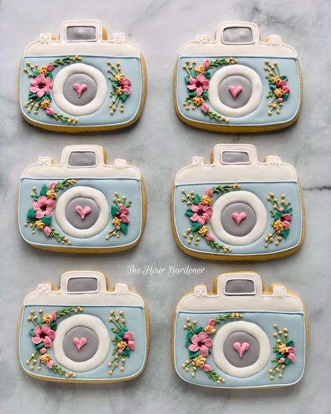 Camera Cookies Decorated, Camera Cookies, Sugar Icing Cookies, Angel Wing Cookies, Photographer Day, Mountain Cookies, Cookie Decoration Ideas, Camera Cakes, Baby Cupcake Toppers