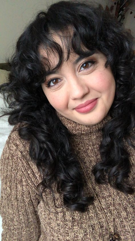 Curly Shag Haircut Round Face, Haircut On Curly Hair, Baby Bangs Long Hair, Corte Mullet, Curly Shag, Shag Hair, Curly Shag Haircut, Haircut 2023, Haircut Inspo