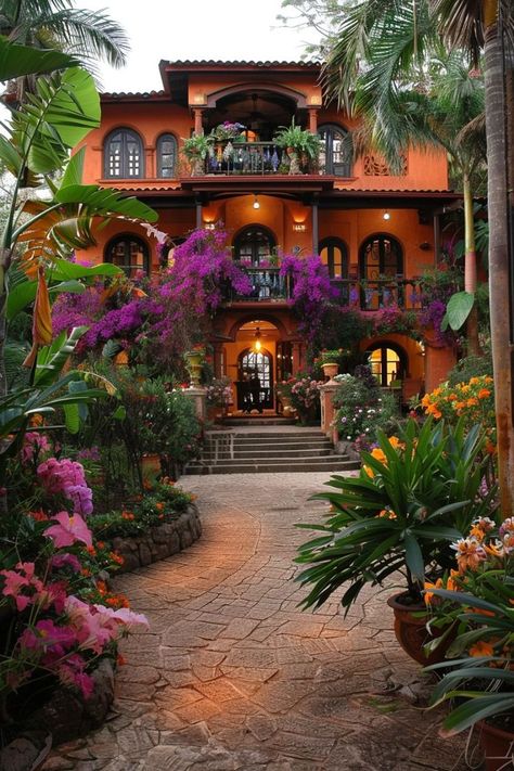 Hacienda Design inspiration. Mexican Hacienda Homes, Front Yard Gardens, Style Hacienda, Treehouse Living, Hacienda Homes, Mediterranean Aesthetic, Expensive Homes, Mexican Hacienda, Hacienda Style Homes