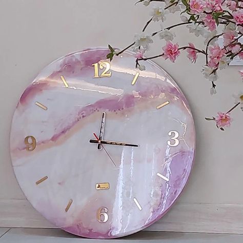 Resin Art Watch, Epoxy Clock, Diy Resin Gifts, Resin Clock, Dark Background Wallpaper, Handmade Wall Clocks, Creative Wedding Gifts, Resin Crafts Tutorial, Wall Watch