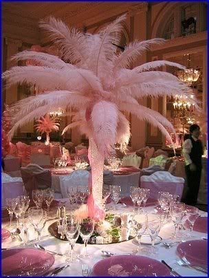 Decorating With Feathers, Ostrich Feather Centerpieces, Sweet 16 Centerpieces, Quinceañera Ideas, Gatsby Wedding Theme, Great Gatsby Theme, Feather Centerpieces, Gatsby Themed Party, Flamingo Birthday Party