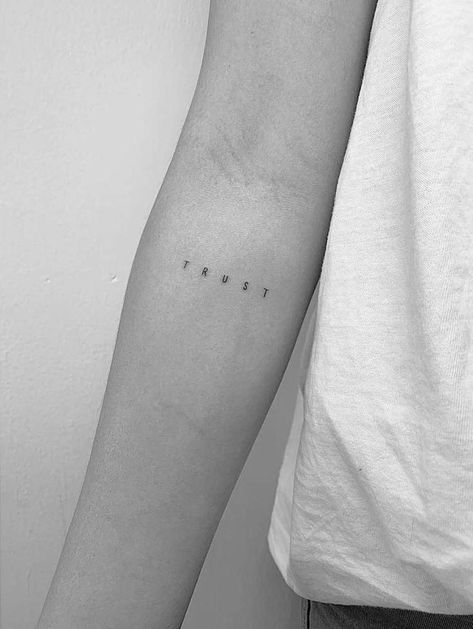 Wörter Tattoos, Girl Neck Tattoos, Tatuagem Masculina Pequena, Hippie Tattoo, Palm Tattoos, Triangle Tattoos, Initial Tattoo, Subtle Tattoos, Small Tattoo Designs