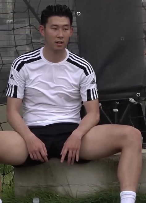 Son Heung Min, Tottenham Hotspur Fc, Sport Player, Big Guys, Tottenham Hotspur, Asian Men, The Man, Soccer, Skin