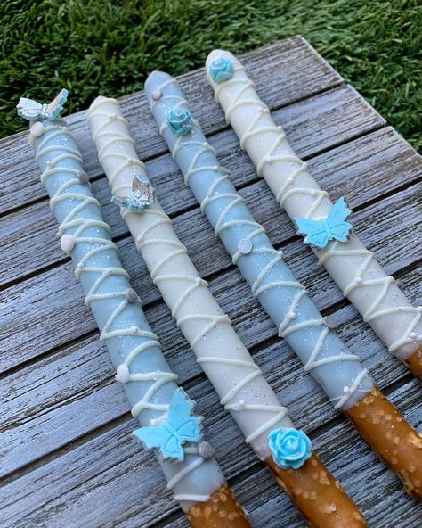 Cinderella Pretzel Rods, Cinderella Theme Candy Table, Cinderella Snack Ideas, Cinderella Treats Ideas, Cinderella Candy Table, Cinderella Theme Dessert Table, Cinderella Candy Table Ideas, Cinderella Strawberries, Cinderella Themed Snacks