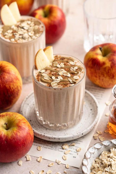 Apple Smoothie Apple Oat Smoothie, Greek Yogurt Oats, Cottage Cheese Smoothie Recipes, Apple Cider Smoothie, Smoothie Inspiration, Caramel Apple Smoothie, Smoothie Apple, Yogurt Oats, Cottage Cheese Smoothie