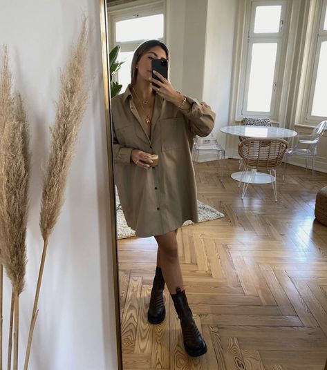 Boyfriend Shirt Outfits, Aylin Koenig, Oversized Shirt Outfit, Outfit Oversize, Shirt Dress Outfit, Oversized Shirt Dress, Causual Outfits, Denim Shirt Dress, Boyfriend Shirt