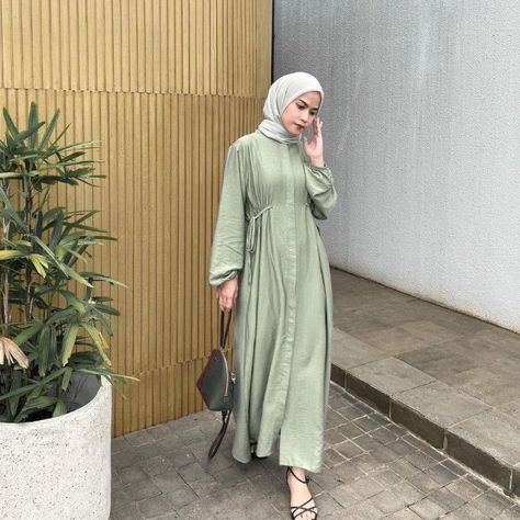 Green Hijab, Sage Green Dress, Dress Muslim, Ootd Dress, Fashion Muslim, Plain Dress, Muslim Dress, Ootd Hijab, Waist Strap