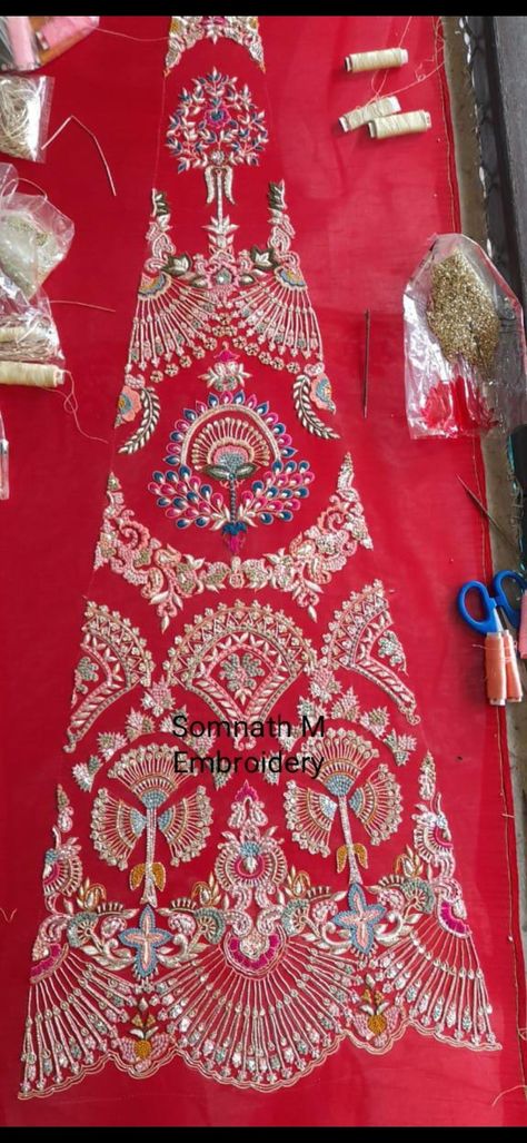 #zardoziwork Kali Lengha Pattern, Kali Work Design, Lehenga Hand Embroidery, Handwork Bridal Lehenga Designs, Hand Work Lahenga Design, Patch Work Lehenga, Handwork Lehenga Designs, Kali Lehenga Designs, Kali Pattern