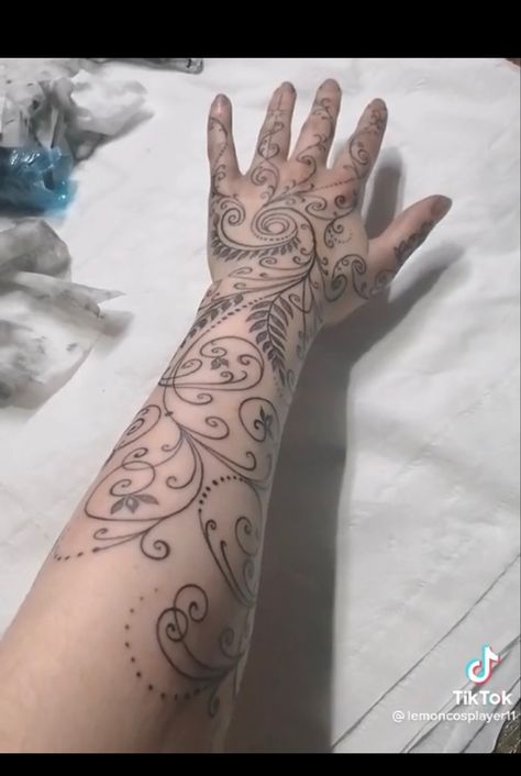 Acotar Tattoos Feyre Hand, Forearm And Hand Tattoo, Feyre’s Arm Tattoo, Feyre Inspired Tattoo, Feyre Bargain Tattoo, Feyre Arm Tattoo Acotar, Acotar Eye Tattoo, Acotar Finger Tattoo, Acotar Arm Tattoo