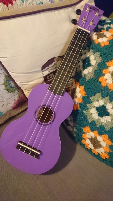 Purple Ukulele Aesthetic, Aesthetic Instruments, Painted Ukulele, Purple Guitar, Ukulele Art, Hippie Quotes, Small Guitar, Creative School Project Ideas, Packing Hacks Clothes