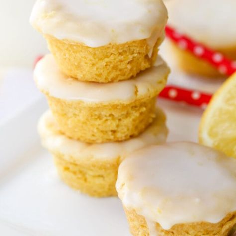 Delicious Lemon Blossoms {With Lemon Glaze} | Lil' Luna Chocolate Fairy Cakes, Toffee Bites, Chocolate Covered Cheesecake, Strawberry Lemonade Cake, Oreo Cheesecake Bites, Mini Cheesecake Bites, Strawberry Shortcake Cookies, Mini Caramel Apples, Lemon Treats