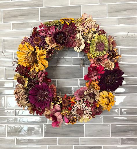 Dried Zinnia Wreath, Dried Zinnias, Zinnia Wreath, Dried Floral Wreaths, Dried Flowers Diy, Flower Wreaths, Valley Flowers, Head Wreath, Dried Flower Wreaths