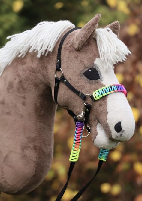 Rainbow set for hobby horse 🌈🐴 Hobby Horse Accessories Diy, Hobby Horse Ideas, Hobby Horse Tack, Hobby Horse Accessories, Mini Horse Tack, Stick Pony, Stick Horses, Hobby Horses, Horse Crafts