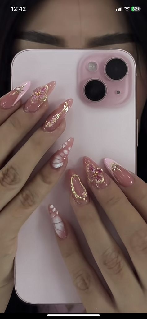 Jelly Flower Nails, Nails Acrylic Summer 2024, Leo Zodiac Nails, Nail Inspo Summer 2024, Nail Ideas At Home, Nails Inspo Fall, Almond Nails Trendy, Latte Nails, Holiday Nail Ideas