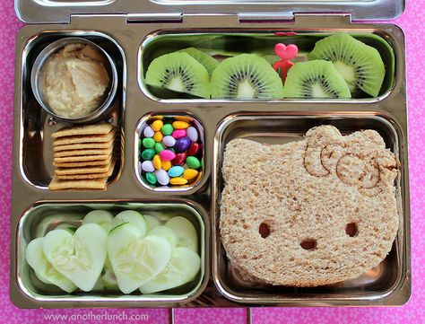 Lunch You Wish You Had Unbelievable Looking Lunch Box Meals You Wish Your Mom Made For You Kawaii Lunch, Planetbox Lunches, Kids Lunch Box Meals, Fairy Food, Lunch Bento, Space Food, Fun Lunch, School Lunch Box, Japanese Snacks