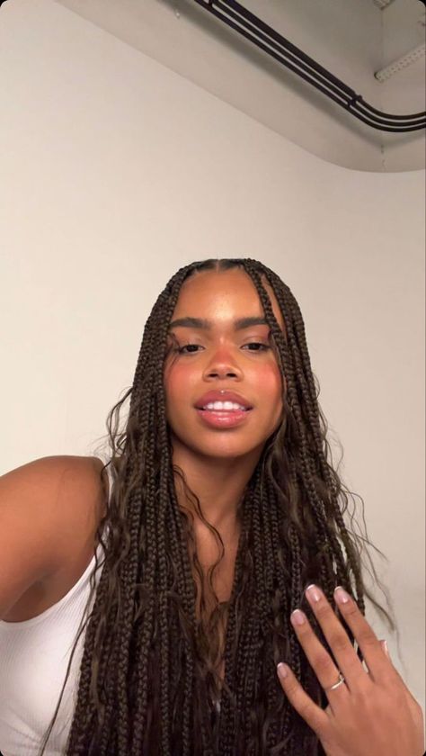 Box Braid Aesthetic, Dominican Braids, Braids Mixed Girl, Mixed Girl Braids, Types Of Braids For Black Women, Medium Length Hair Layered, Haircuts For Medium Length Hair Layered, 2024 Haircuts, Hair Layered