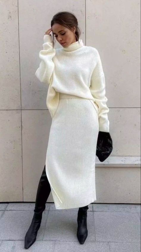 Aesthetic Lawyer, Knit Skirt Outfit, Warm Skirts, Wfh Outfits, Lawyer Fashion, Womens Skirt Suits, Winter Fashion Outfits Casual, Fashion Office, Chic Aesthetic