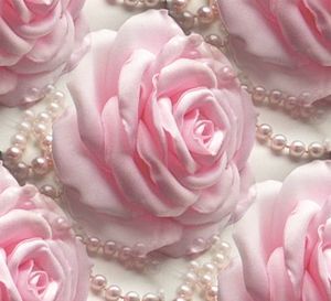 Pink roses and pearls, what a beautiful combination! Roses And Pearls, Anything Pink, Glitter Rosa, Pink Everything, Pink Passion, The Color Pink, Pink Stuff, Pink Things, Pink Pink Pink