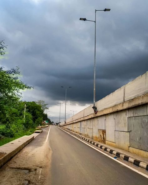 #India #Odisha #sundergarh #bhasma #road #outdoors #sky #travel #traveling #visiting #instatravel #instago #highway #asphalt #street #cloud… Ocean At Night, Winter Signs, Insta Travel, Country Roads, India, Road, Signs, Travel, Quick Saves