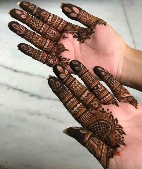 Mehndi Designs For Fingers Front Hand, Finger Mehendi Designs Front Hand, Front Finger Mehendi Designs, Simple Finger Mehndi Designs, Fingers Mehendi, Finger Mehandi, Finger Mehndi Style, Finger Mehendi Designs, Trending Summer Nails