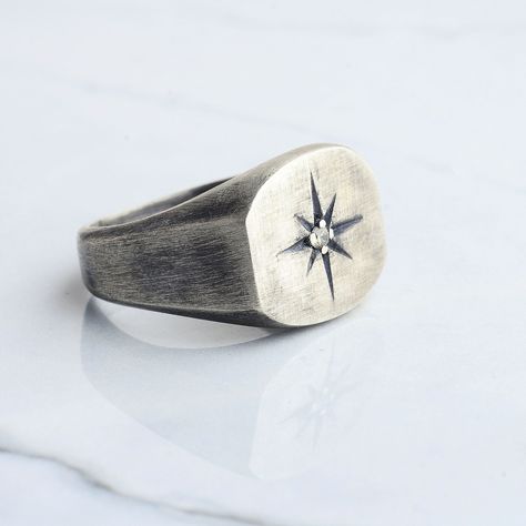 Rings Signet, Black Closet, Cool Rings For Men, Man Ring, Men Rings, Signet Ring Men, Pole Star, Men's Outfits, Biker Rings