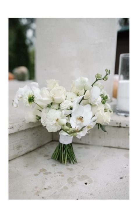 Wedding Bouquets White Orchids, White Organic Bridal Bouquet, Orchid And Rose Wedding Bouquet, Wedding Bouquets Classic, Small Orchid Bouquet, Small White Bridal Bouquet, Wedding Bouquets With Orchids, Bouquets With Orchids, Orchid Rose Bouquet