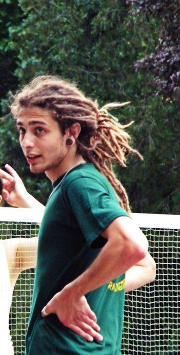 guys with dreads Hippie Boy, Dreadlocks Men, Dread Heads, Mens Dreads, Hippie Men, Hair Boy, Dread Hairstyles, Dreadlock Hairstyles, Grunge Hair