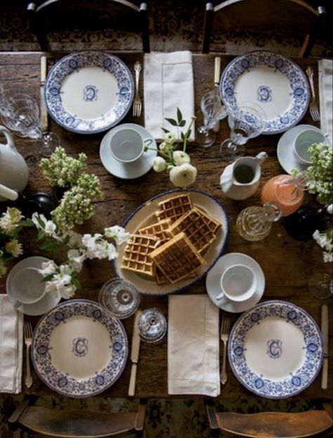 Nancy Meyers Tablescape, Nancy Meyers Dinner Party, Home Sanctuary, Family Brunch, Como Wedding, Brunch Table, Coastal House, Spring Brunch, Nancy Meyers