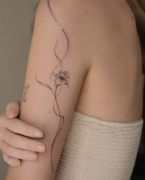 Tattoo Lilly, Lilly Tattoos, Simbols Tattoo, Lilly Tattoo, Lillies Tattoo, Small Pretty Tattoos, Classy Tattoos, Discreet Tattoos, Dainty Tattoos