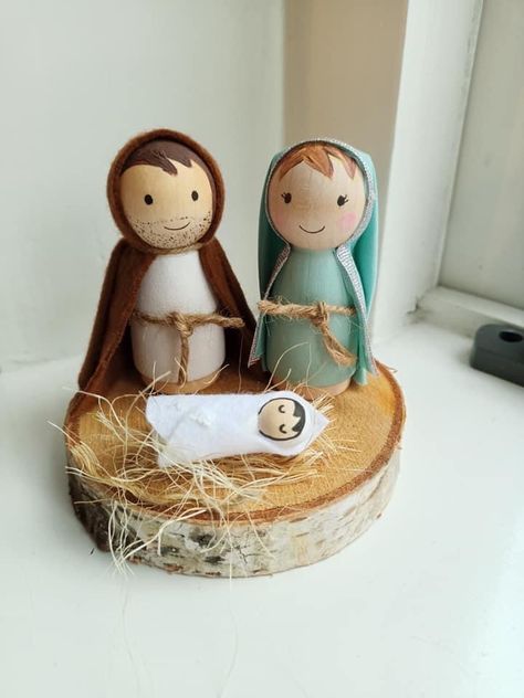 Peg People Nativity Diy, Peg Nativity Diy, Wood Peg Nativity, Peg Dolls Nativity, Peg Doll Nativity Diy, Pegdoll Nativity, Christmas Peg Doll Ideas, Peg Dolls Christmas, Christmas Peg Dolls