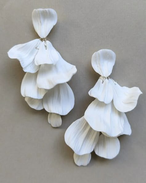 Clay Bridal Earrings, Bridal Chandelier Earrings, Bridal Earrings Chandelier, Polymer Clay Flower Jewelry, Diy Earrings Polymer Clay, Porcelain Earrings, Polymer Earrings, Clay Jewelry Diy, Statement Earring