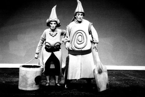 Alfred Jarry, Theatre Of The Absurd, King Costume, Costumes Couture, Set Design Theatre, Inspiration Images, Samuel Beckett, Dress History, Theatre Stage