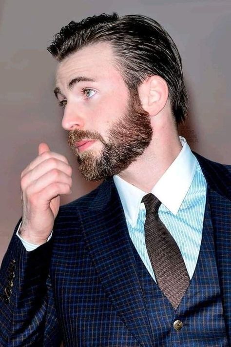 Evan Green, Chris Evans Beard, Chris Evans Shirtless, Beauty Fair, Handsome Bearded Men, Christopher Evans, Robert Evans, Chris Evans Captain America, Long Hair Styles Men