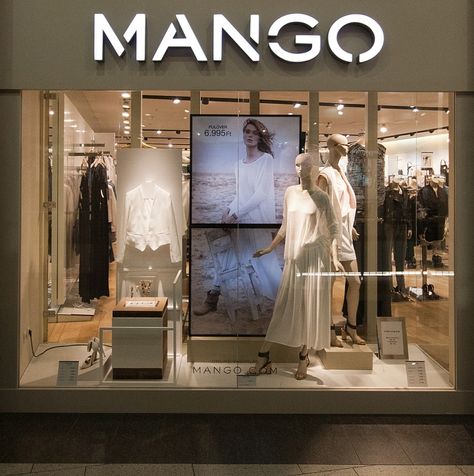 #retail Mango windows 2014 Spring Budapest Hungary. Digital Signage in storefront window. Store Display Design, Clothing Store Displays, Boutique Display, Clothing Displays, Interior Vintage, Shop House Plans, Interior Display, Shop Window Design, Retail Design Blog