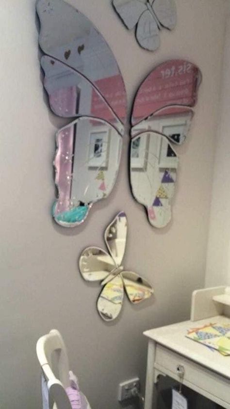 Butterfly Things To Buy, Butterfly Apartment Decor, Diy Butterfly Mirror, Butterfly Bedroom Ideas For Adults, Butterfly Mirror Decor, Room Ideas Butterfly, Butterfly Room Aesthetic, Butterfly Bathroom Ideas, Butterfly Theme Bedroom