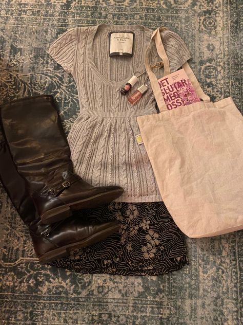 Rory Gilmore Aesthetic, Cozy Fall Fashion, Gilmore Aesthetic, Rory Gilmore Style, Gilmore Girls Outfits, Fashion Style Tips, 1900s Fashion, Soft Fashion, Going Shopping