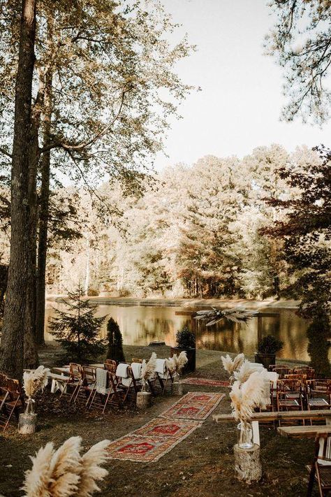 Bohemian Wedding Venue Ideas, Outdoor Small Wedding Ceremony, Fall Wedding Backyard, Backyard Fall Wedding Ideas, Vintage Rustic Wedding Ideas, Small Boho Wedding, Fall Vintage Wedding, Spring Boho Wedding, Fall Micro Wedding