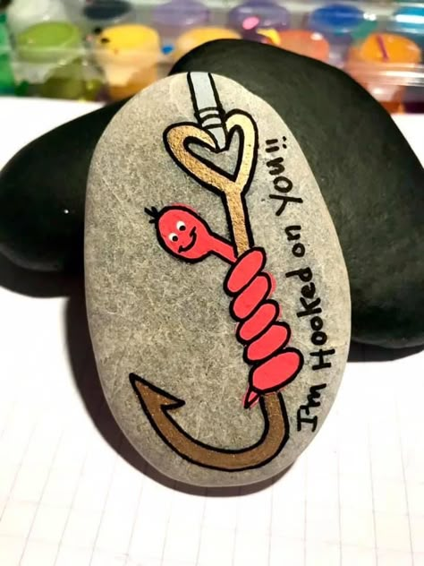 Rock Painting Funny Faces, Medical Painted Rocks, Rock Painting Ideas For Boyfriend, Couple Rock Painting Ideas, Anniversary Rock Painting Ideas, Rock Painting For Boyfriend, Farm Rock Painting, Funny Painted Rocks Ideas, Cool Rock Painting Ideas Funny