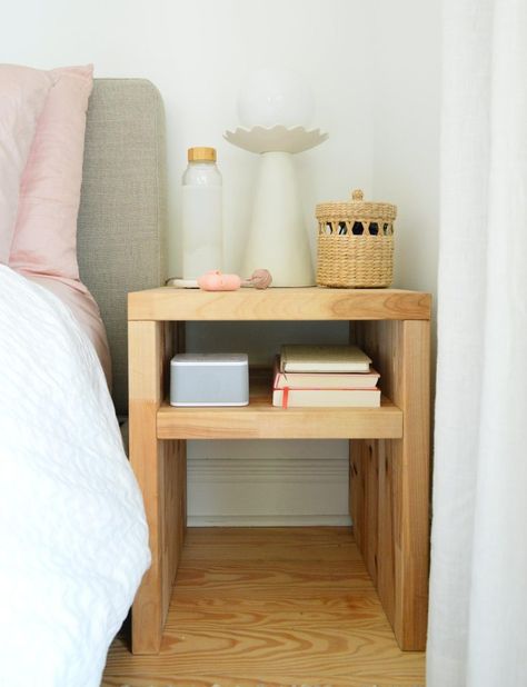 Diy Night Stands, Side Table Decor Ideas, Unusual Bedside Tables, Diy Night Stand, Diy Bedside Table, Wood Nightstands, Simple Nightstand, Small Nightstand, Diy Side Table