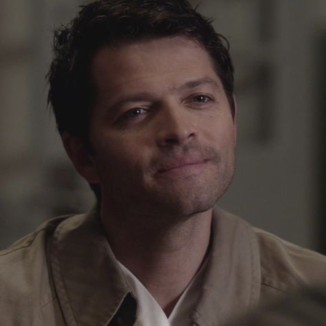 Cas Supernatural, Gabriel Supernatural, Reading Is Fundamental, Dean Castiel, Spn Memes, Castiel Supernatural, Supernatural Wallpaper, Supernatural Dean Winchester, It Movie Cast