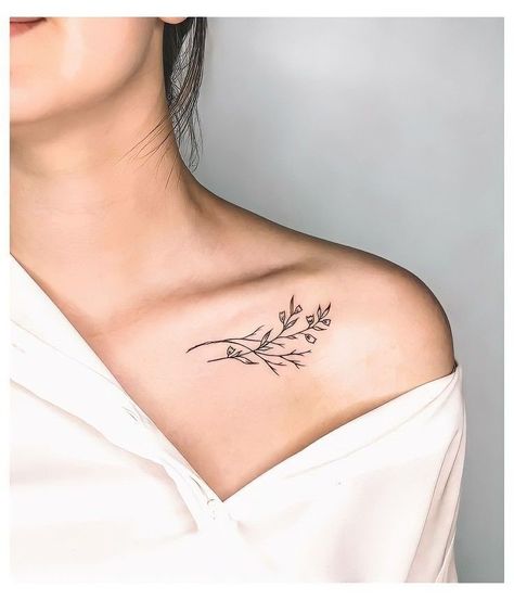 Small Shoulder Tattoos, Tato Henna, Scar Tattoo, Bone Tattoos, Shoulder Tattoos For Women, Stylist Tattoos, Collar Bone Tattoo, Classy Tattoos, Collar Bone