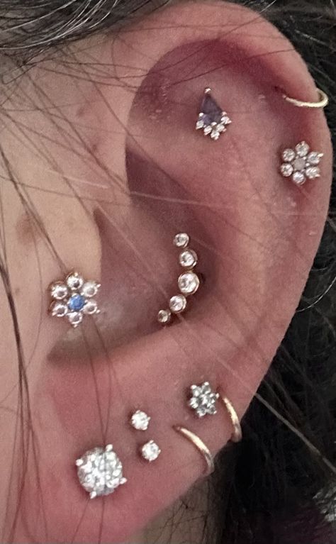 Baddie Ear Tattoos, Piercing Inspo Ear Minimalist, Fwd Helix Piercing, Spongebob I Need It, Fish From Spongebob, Piercing Inspo Ear, Hidden Helix Piercing, 3 Piercings, Minimalist Ear Piercings