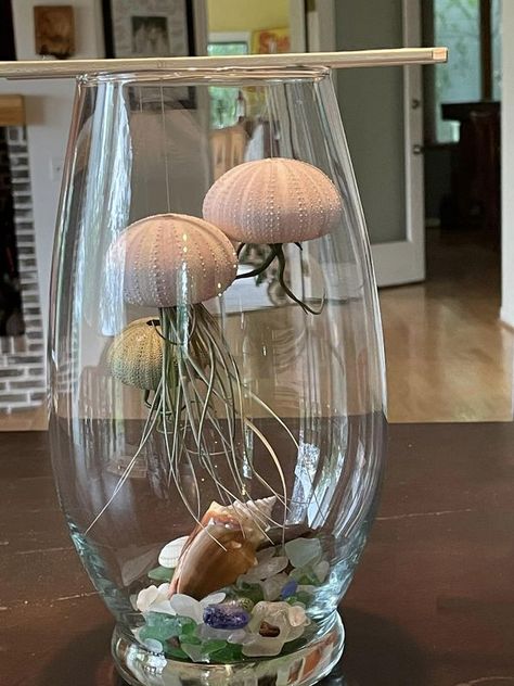 Unique Terrarium, Terrarium Ideas, Air Plant Display, Plant Vase, Air Plants, Indoor Garden, Jellyfish, Terrarium, Vase