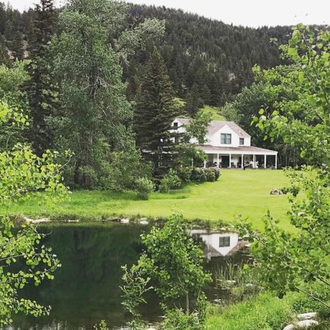 Farmhouse Pond, Montana Farmhouse, Sanctuary Home Decor, Sanctuary Home, Farmhouse Style Lighting, Tattoo Plant, Montana Homes, Montana Ranch, Dream Ranch