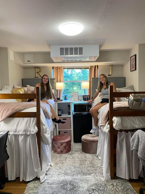 Uga Dorm Room Russell, Dorm Layout Ideas, Uga Dorm, Dorm Layout, 2nd Choice, Dream Dorm Room, Dorm Room Styles, Affordable Boutique Clothing, Freshman Dorm