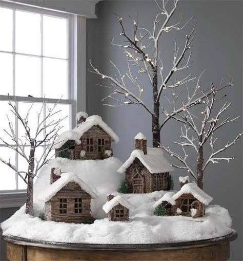 Amazing! Jul Diy, Putz House, Christmas Village Display, Glitter Houses, Putz Houses, Christmas Decorations Living Room, Diy Christmas Decorations Easy, Small Houses, Christmas Villages