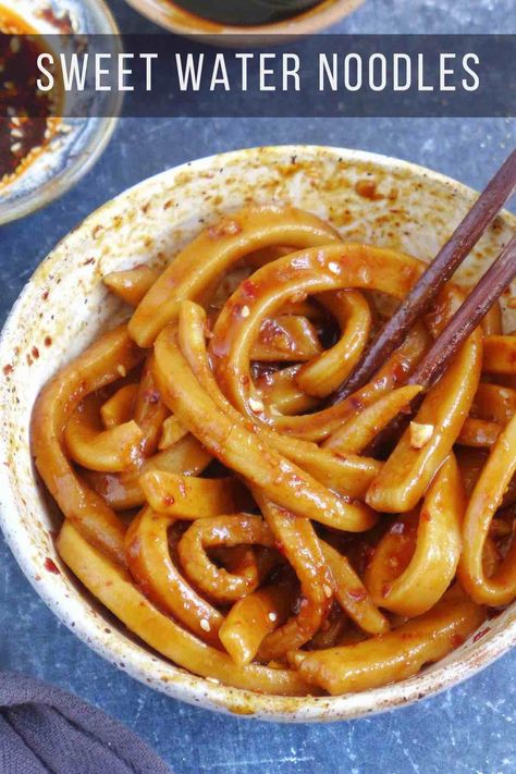 A popular street food in Sichuan, Tian Shui Mian features extra thick, chewy noodles seasoned with intense flavors: hot, tingly, sweet, and super aromatic. Asian Foods Aesthetic, Water Noodles, Foods Aesthetic, Chinese Noodle Dishes, Chewy Noodles, Chili Oil Recipe, Cold Snack, Asian Noodle Salad, Digital Cookbook