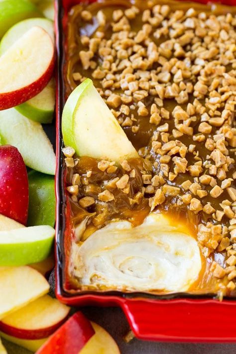 Caramel apple dip with an apple slice in it. Caramel Apple Dip Recipe, Apple Dip Recipe, Caramel Apple Dip, Apple Slice, Caramel Dip, Apple Dessert, Apple Dip, Sweet Dips, Dip Recipes Easy