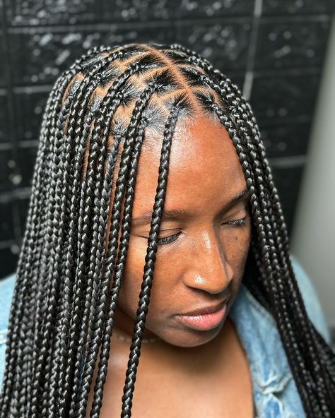 Smedium knotless 😍 #nofilter #knotlessbraids #summer #summerhair #bayarea #labraider #bayareabraider #stitchbraids #tutorial #houstonbraider #houstonhairstylist #nycbraider #nychairstylist #atlbraider #atlhairstylist #lahairstylist #travelhairstylist #travelinghairstylist Knotless Mid Back, Mid Back Length Knotless Braids, Smedium Braid, Boneless Braids, Mid Back Braids, Knotless Parting, Smedium Knotless Parting, Back Braids, Back Braid