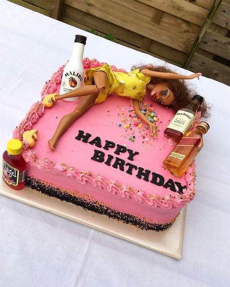 21st Birthday Cake Ideas, Drunk Barbie Cake, 17 Doğum Günü, 21st Birthday Diy, Tårta Design, 21st Birthday Girl, 17th Birthday Ideas, 21st Bday Ideas, 21st Cake